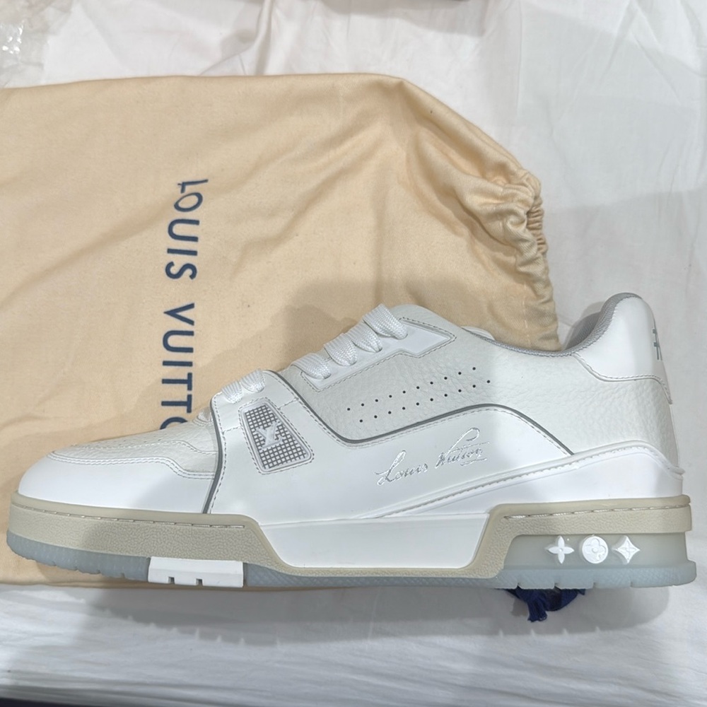 LOUIS VOITTON 
NEW Trainer sneakers